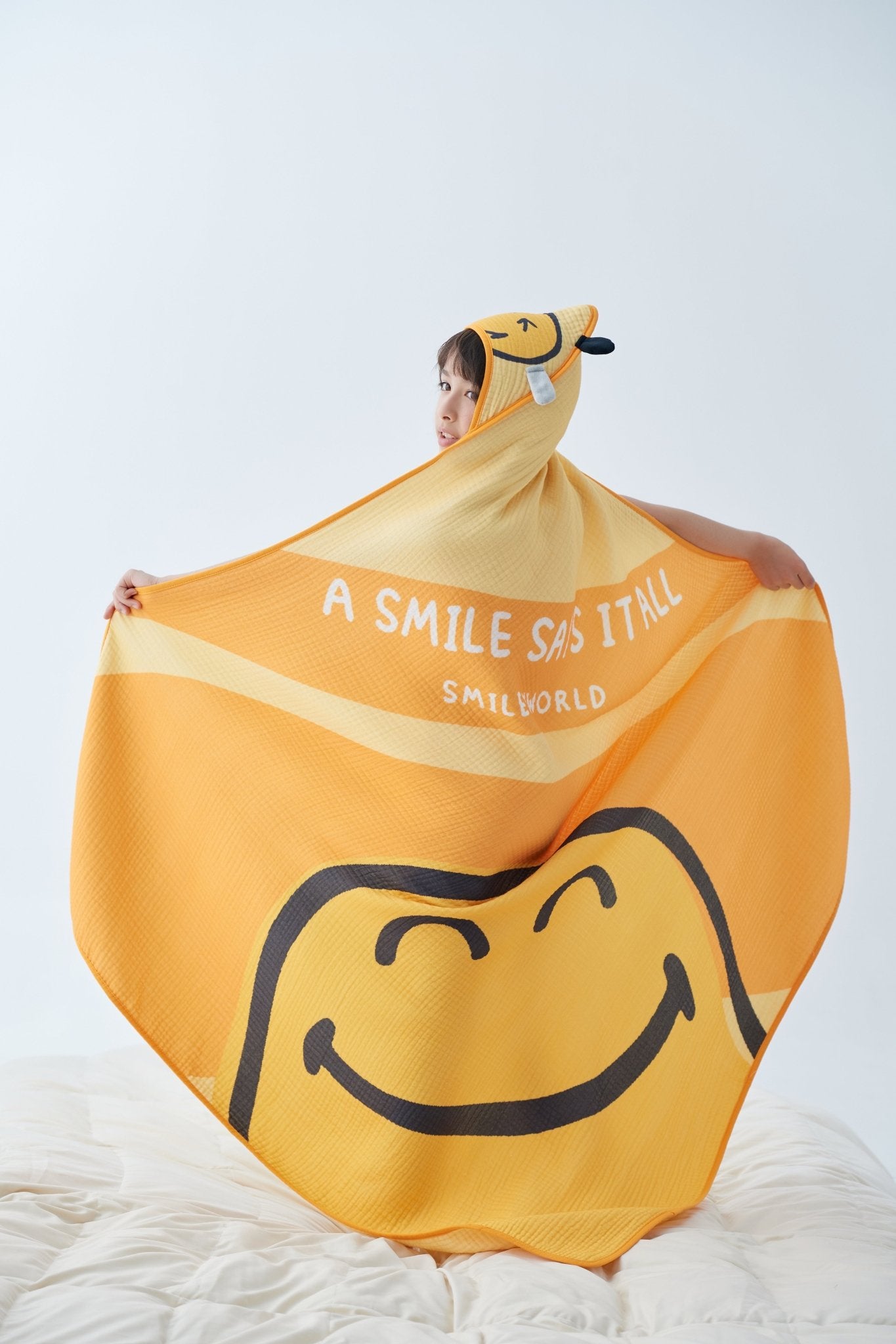 SmileyWorld Kids' 6 - layer cotton gauze bath towel - SmileyWorld